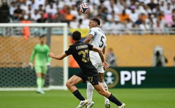 皇马1亿巨星贝林厄姆面临位置困惑:中场浪费天赋,前锋又难适应?