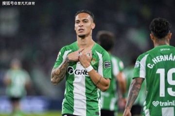 一日英超动向:曼城再具争冠实力,萨拉赫猛批斯洛特引发矛盾