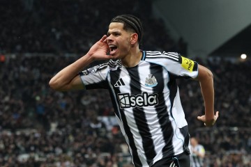 （外代二线）足球——英超联赛：纽卡斯尔联胜曼联