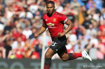 昔日英超巨星组团踢业余联赛！40岁前曼联队长复出，自掏腰包上场