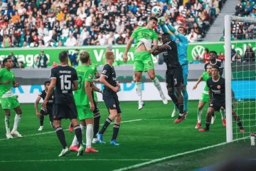 周六012德甲焦点：沃尔夫斯堡中场掌控VS海登海姆残阵重构，抢分与保级的攻防博弈