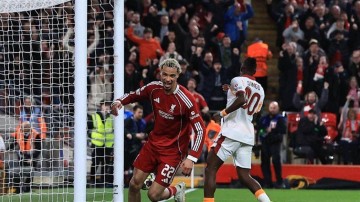 4-1大逆转！利物浦放弃传控反而赢了，斯洛特一招化解帅位危机