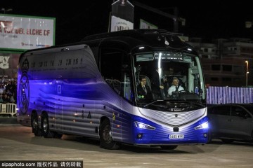 哈维·阿隆索的挑战:在逆境中维护皇家马德里的尊严与团结