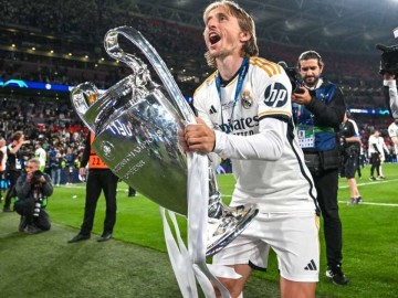 莫德里奇回忆热刺生涯,未能如愿加盟切尔西,反而成就皇马传奇